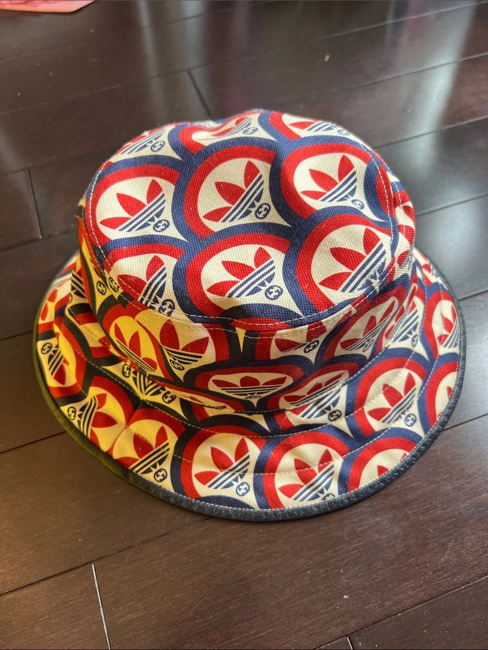 Gucci x adidas Red, Blue & Cream Trefoil Pattern Bucket Hat - Picture 1 of 5